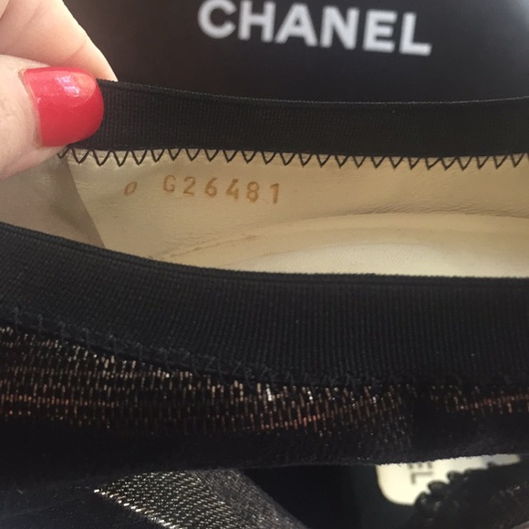 SOLD👏 CHANEL Black Gold Ruffle Escarpins 39 Pumps - Picture 7 of 8